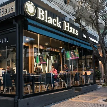 Blackhaus Young Mini דירה *